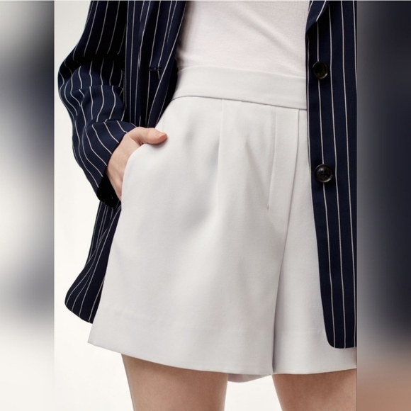 Aritzia Babaton Cohen Cream Pleated High Waisted Shorts Women's Size 0 - Picture 2 of 16